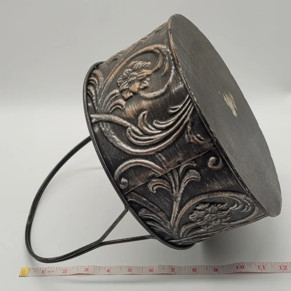 Metal Serving Basket Medium Decor​​​